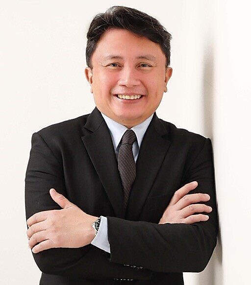 Carlo D. Zandueta, Vice President for Human Resources, Pilipinas Shell Petroleum Corporation
