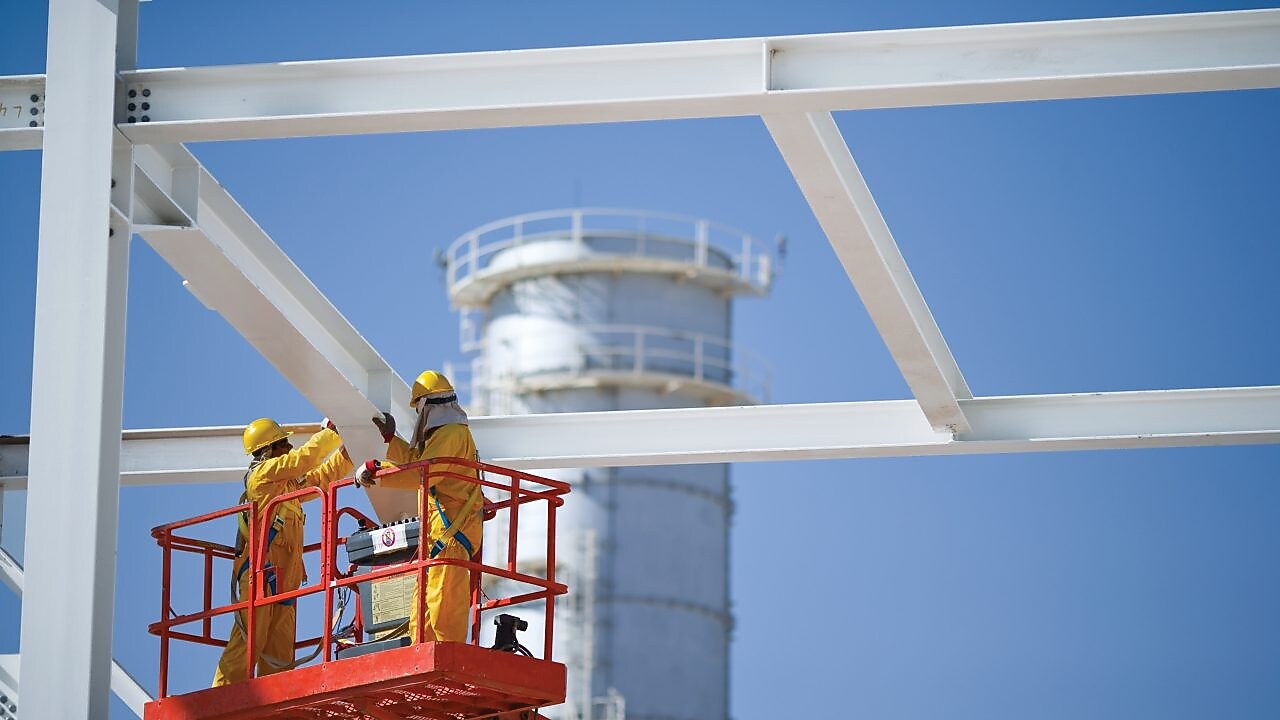 Construction at the Qarn Alam EOR project, Oman 2008