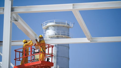 Construction at the Qarn Alam EOR project, Oman 2008