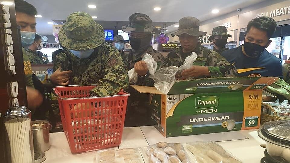 food packs are offered to various frontliners in various retail stations in the country.