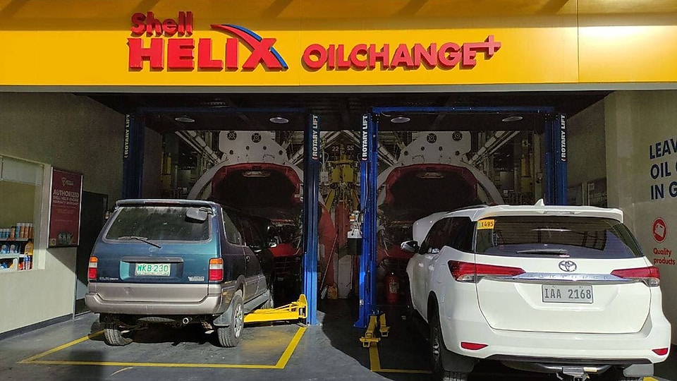 Two car standing in Shell Helix outlet