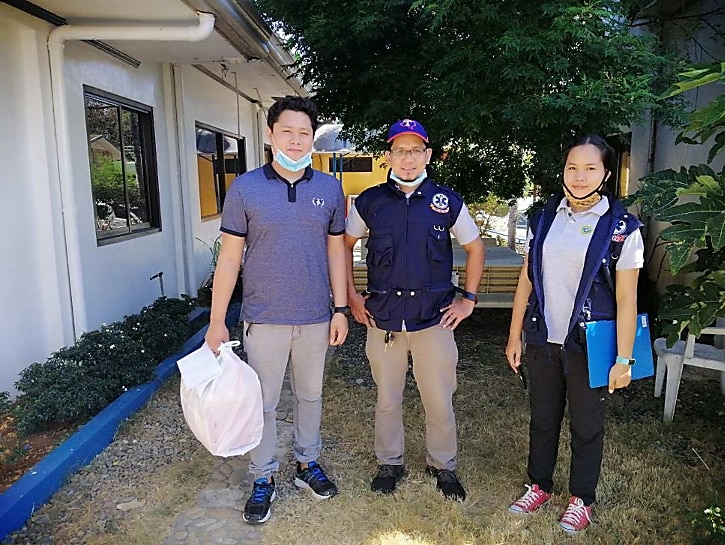 (L-R) Puerto Princesa Inflight Medic Michael Joseph Masabio holds the container swab samples for COVID testing gathered from hospitals all over the Palawan province, with him is PDOHO Disease Surveillance Officers Tirso Lagrosa and Jennifer Lyn Balmonte. 