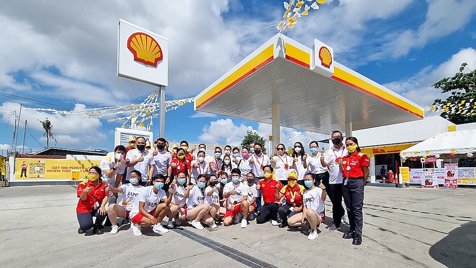 Shell forecourt staff in Cebu gather again to celebrate the opening of Shell Hernan Cortez, one of the five new Mobility stations launched