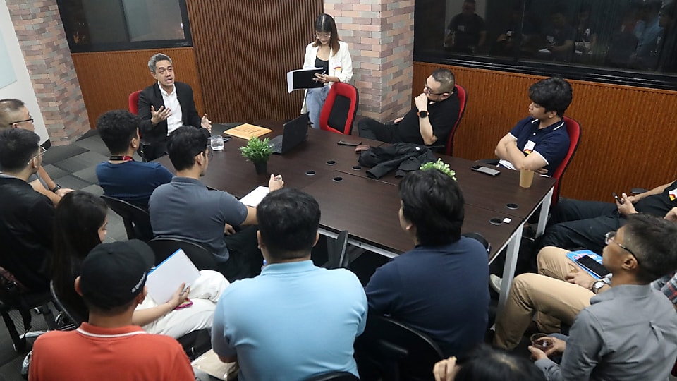 Startups and aspiring business owners seek insights from Carlo Calimon, President of StartUp Village, as he shares his early career experiences during the Shell LiveWIRE Homeroom Sessions.