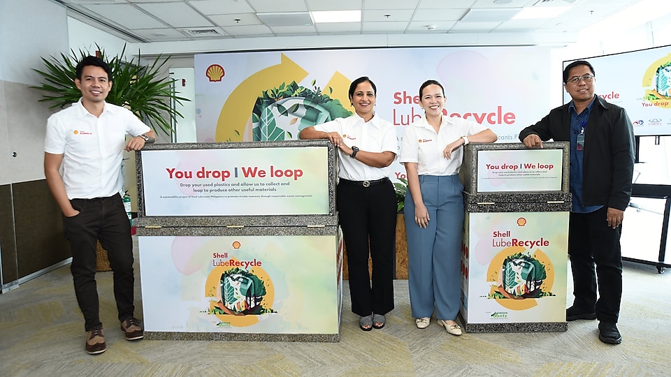 Shell Lubricants unveil the ‘Shell Lube Recycle’ bins. Left to right: Jensen Garcia, Business Development Manager for Shell Lubricants Philippines; Mansi Tripathy, Vice President of Shell Lubricants Asia-Pacific; Jackie Famorca, Vice President of Shell Lubricants Philippines; and Engr. Rommel Benig, Founder and CEO of Green Antz Builders.