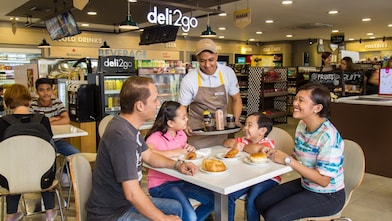 family eating at the deli2go