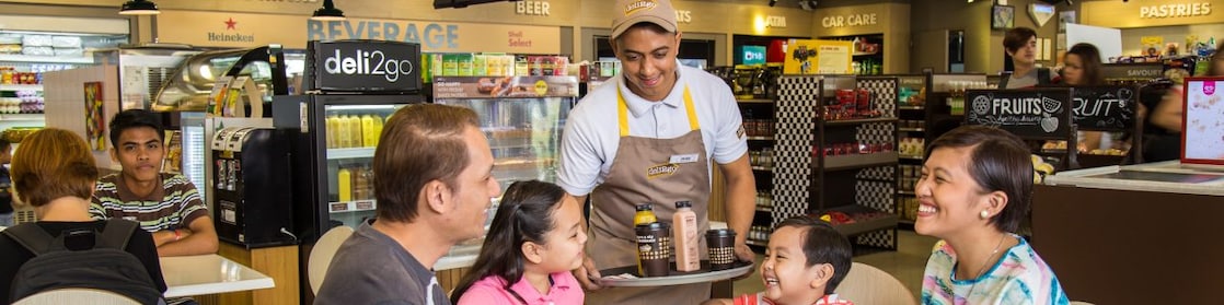 family eating at the deli2go