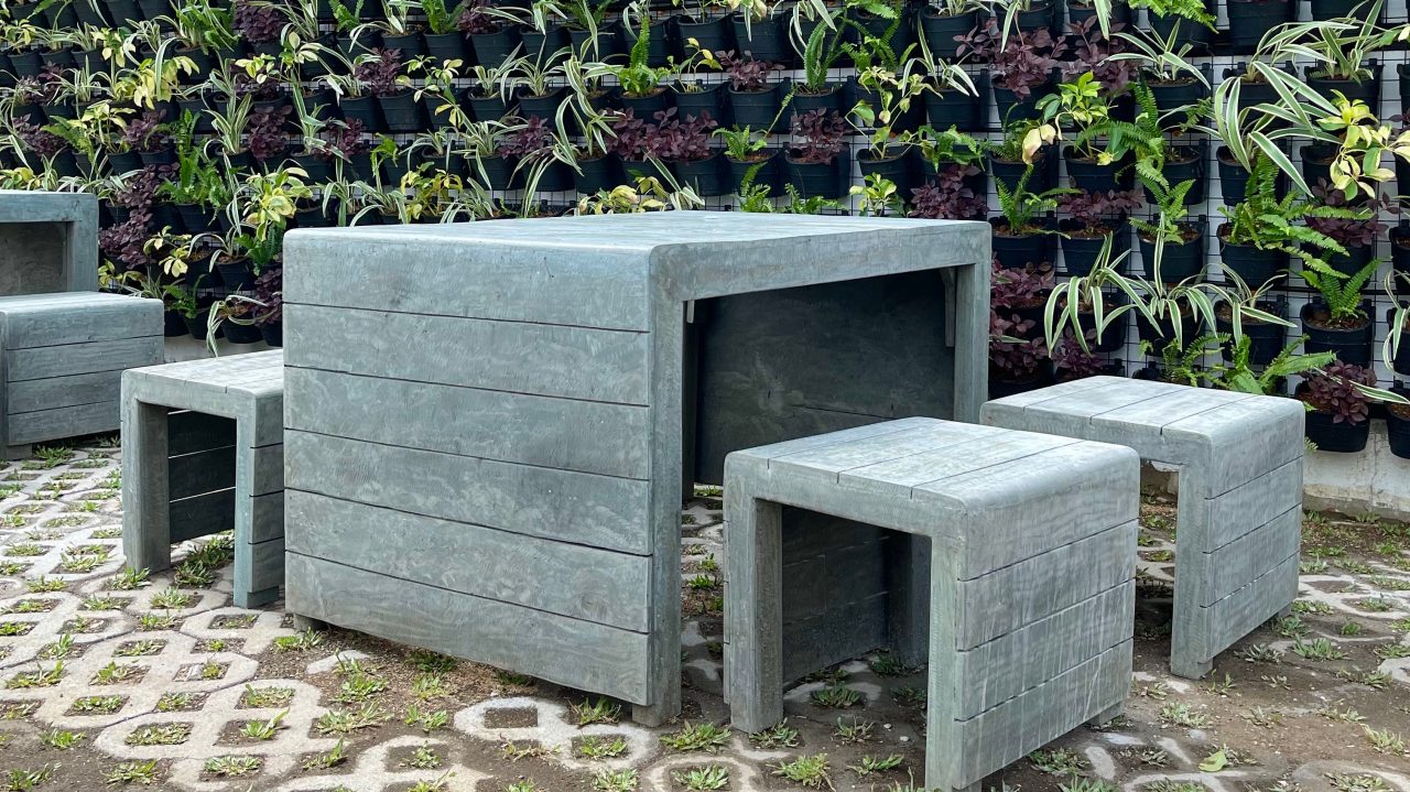 Customers visiting can take a quick break in this resting area.