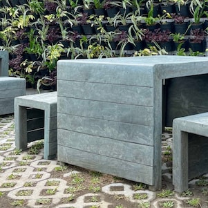 Customers visiting can take a quick break in this resting area.