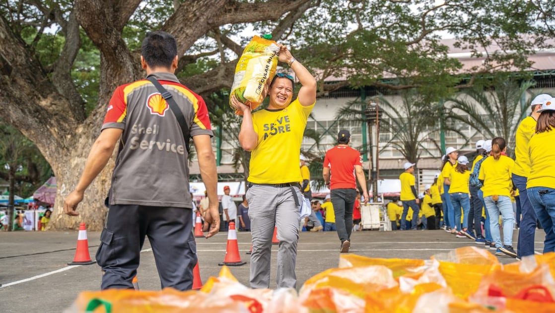 Volunteer working together